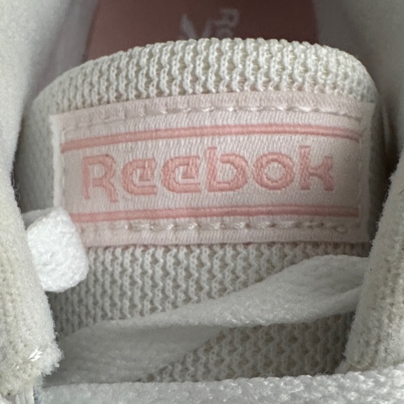 Reebok Women's White and Light Pink Sneakers size 7 - Picture 2 of 6